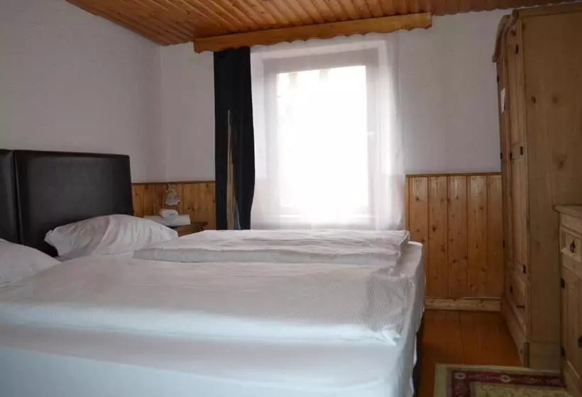 Hotelli Altes Fährhaus Duisburg