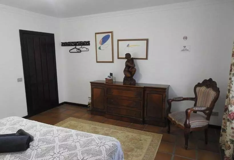 ペンション Habitaciones Doña Cris