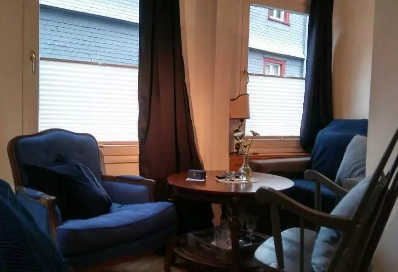 Retkeilymaja Hier & Jetzt In Monschau City