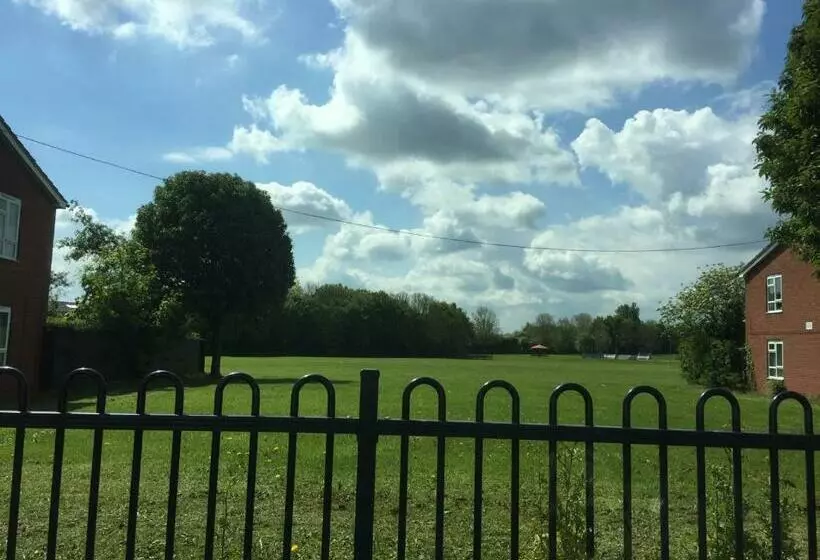 پانسیون Browning House Bedrooms I Long Or Short Stay I Special Rate Available