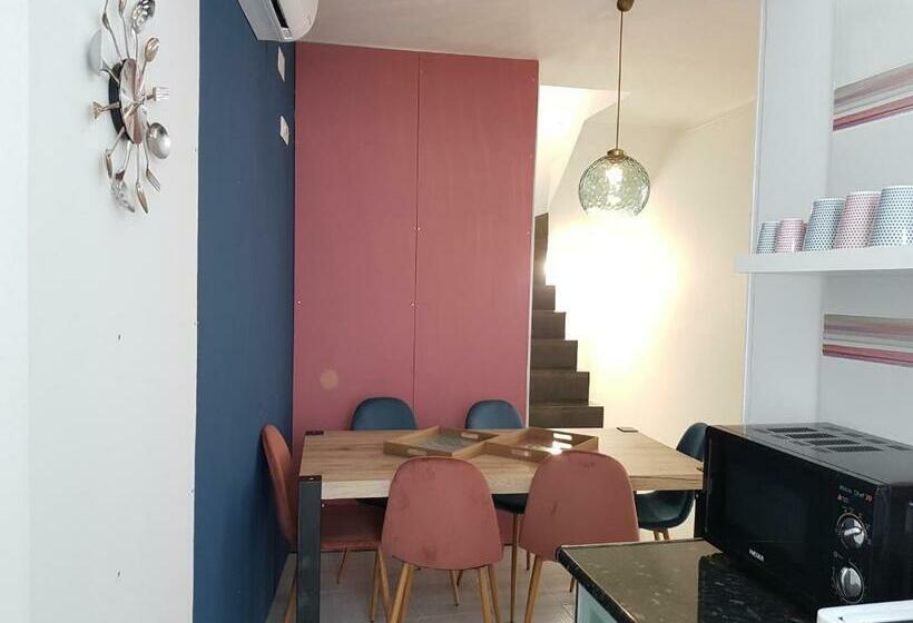 ユースホステル Pink Nblue House