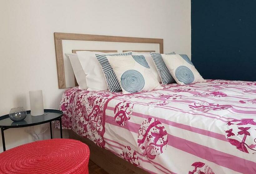 ユースホステル Pink Nblue House