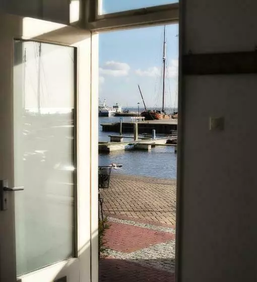 تختخواب و صبحانه Zicht Op Zee