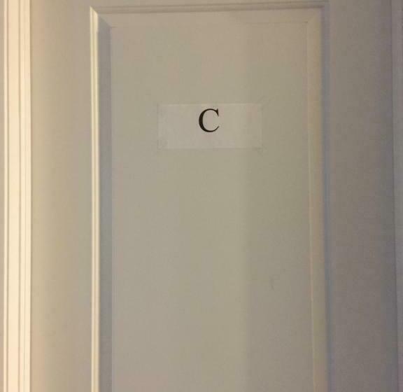 Pension Charming, Comfortable Bsmt Apartment In Pickering