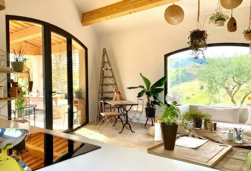 Majatalo Simple Home