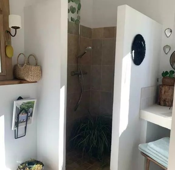 Majatalo Simple Home