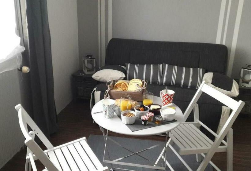 ベッドアンドブレックファースト Chambre D Hôte   La Ruche Des Bleuets