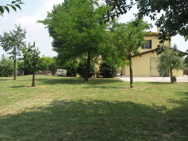 تختخواب و صبحانه Al Parco