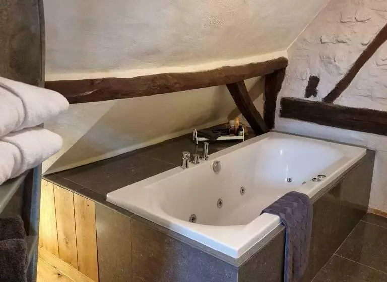 Aamiaismajoitus (B&B) Een Vleugje Wellness In De Voerstreek   Bed & Brocante Onder De Poort