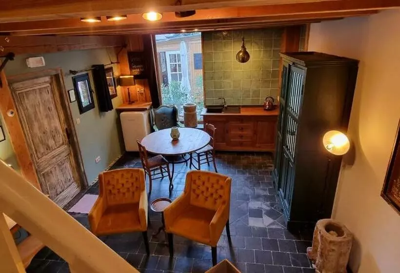 Aamiaismajoitus (B&B) Een Vleugje Wellness In De Voerstreek   Bed & Brocante Onder De Poort