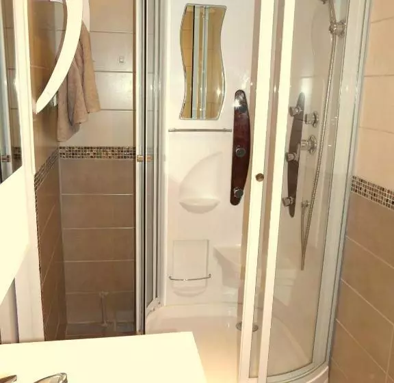 ベッドアンドブレックファースト Autan Des Couleurs