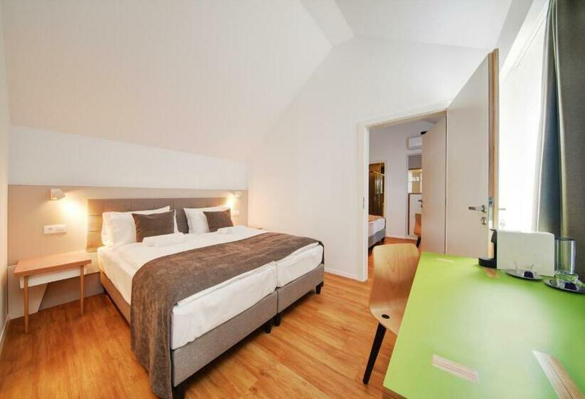 ベッドアンドブレックファースト Fekete Sas Motel