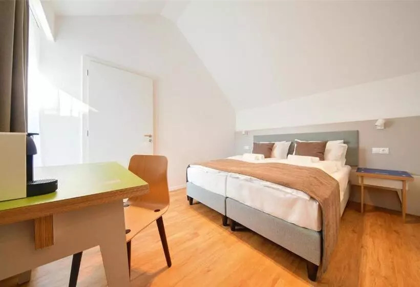 ベッドアンドブレックファースト Fekete Sas Motel