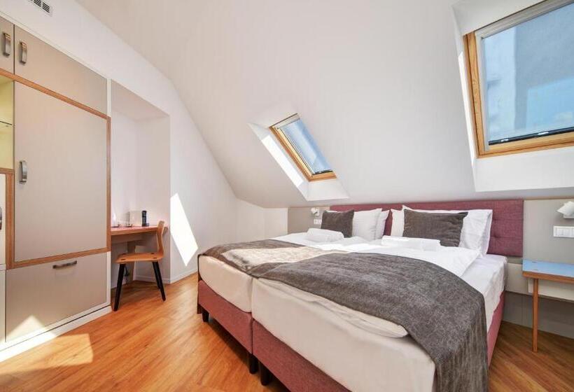 ベッドアンドブレックファースト Fekete Sas Motel