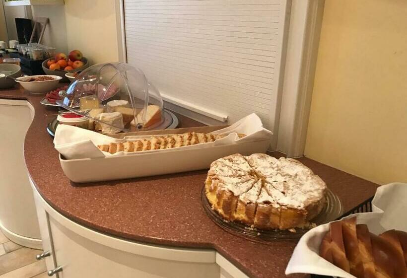 Отель Domaine De Mont Renaud