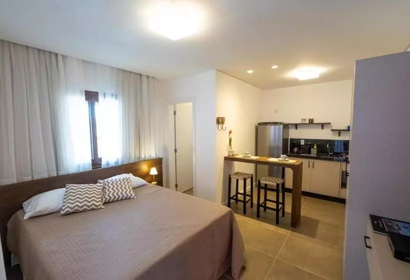 ペンション Banzai Brava Suítes