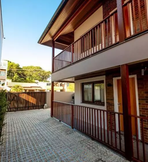 ペンション Banzai Brava Suítes