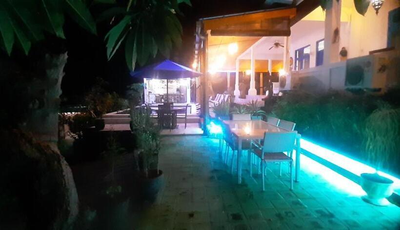 ペンション Cantik Villa