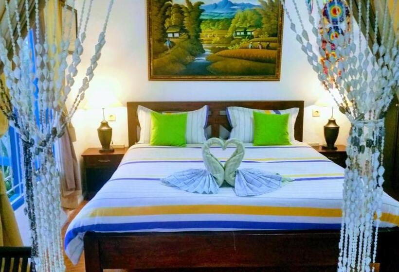 ペンション Cantik Villa