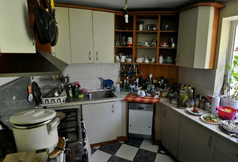 Пансион Strandzhata S House