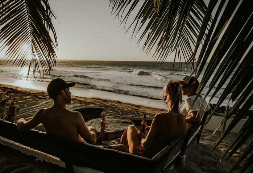 هاستل Praia Melu