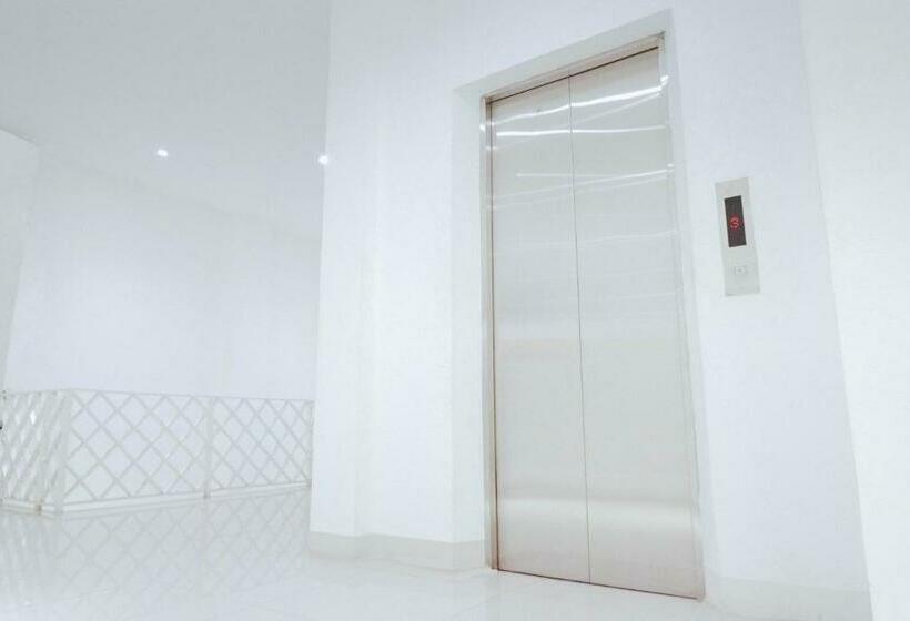 Hotel The Radiant Center