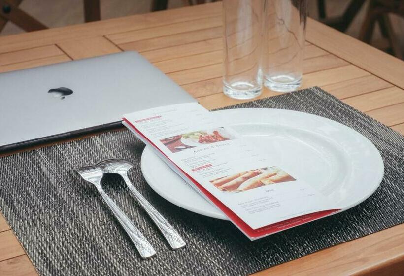 Hotel The Radiant Center