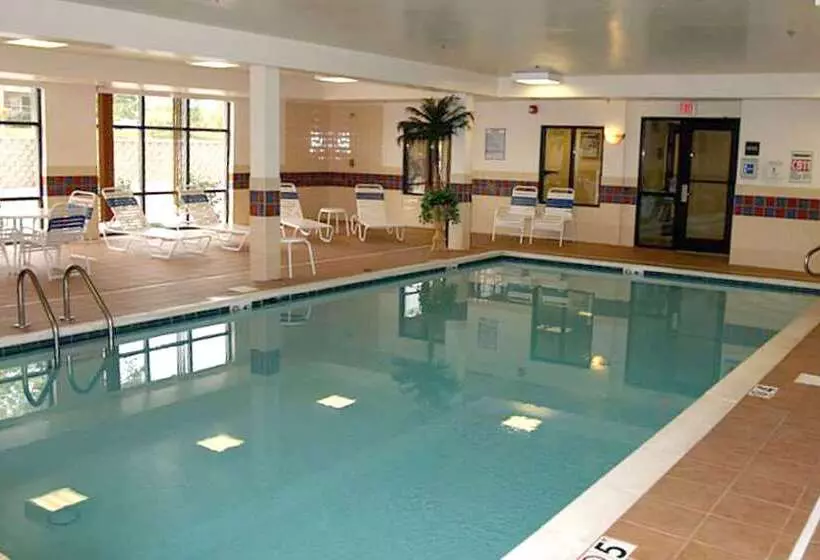 Hampton Inn & Suites Dayton Airport