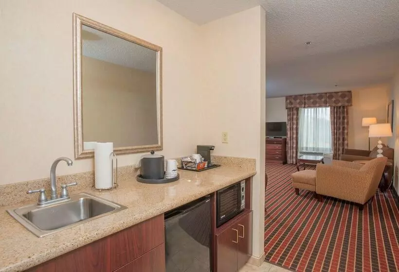 Hampton Inn & Suites Dayton Airport