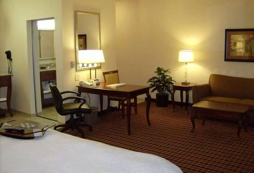 Hampton Inn & Suites Dayton Airport
