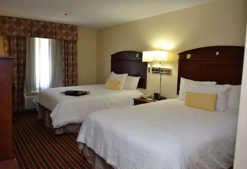 Hampton Inn & Suites Dayton Airport