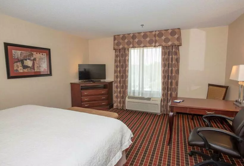 Hampton Inn & Suites Dayton Airport