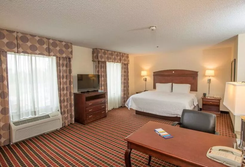Hampton Inn & Suites Dayton Airport