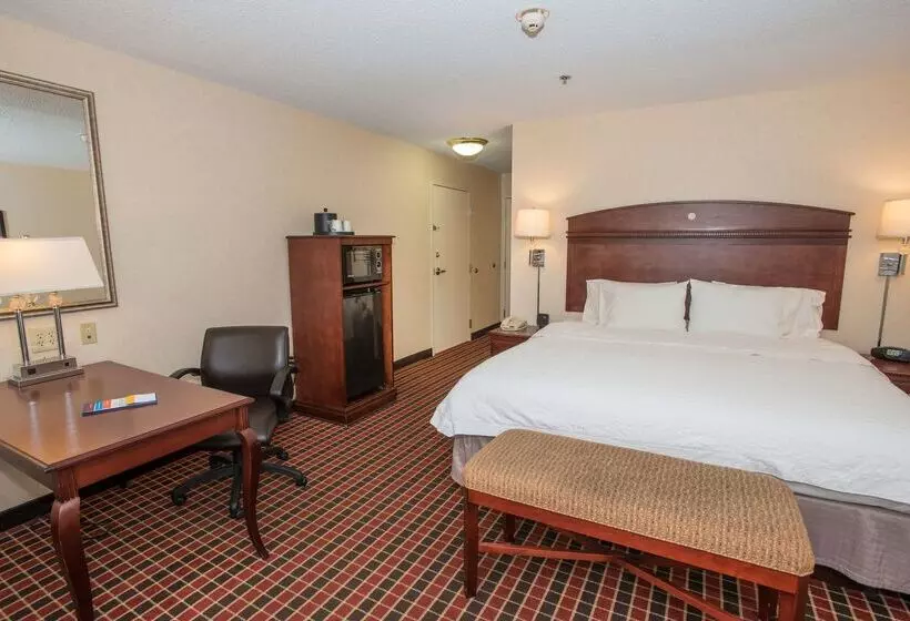 Hampton Inn & Suites Dayton Airport