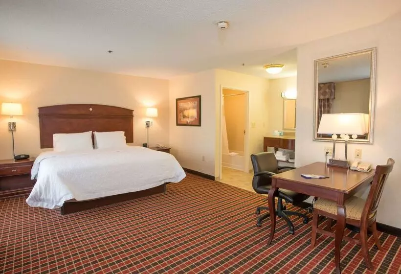 Hampton Inn & Suites Dayton Airport