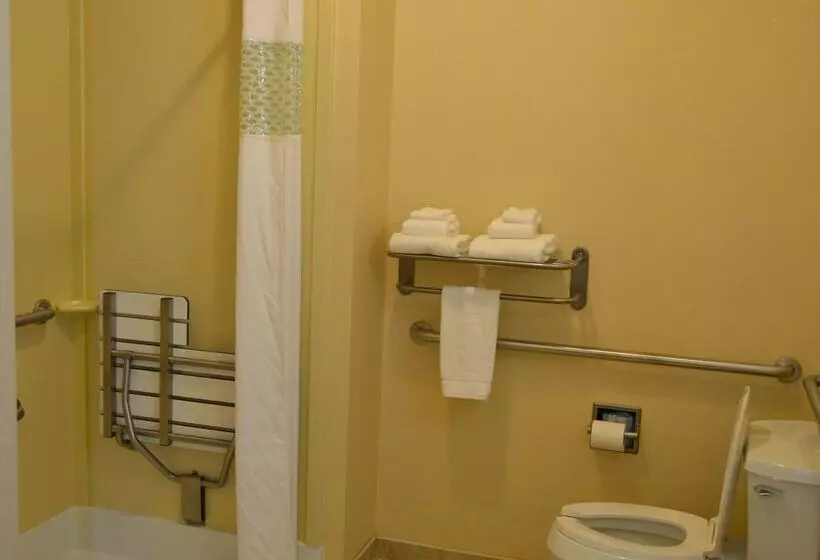 Hampton Inn & Suites Dayton Airport