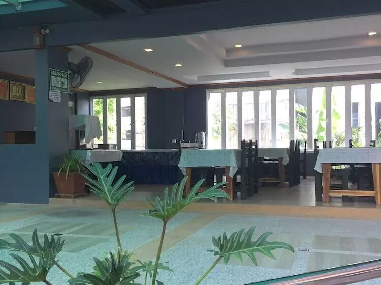 호텔 Aonang Village Resort