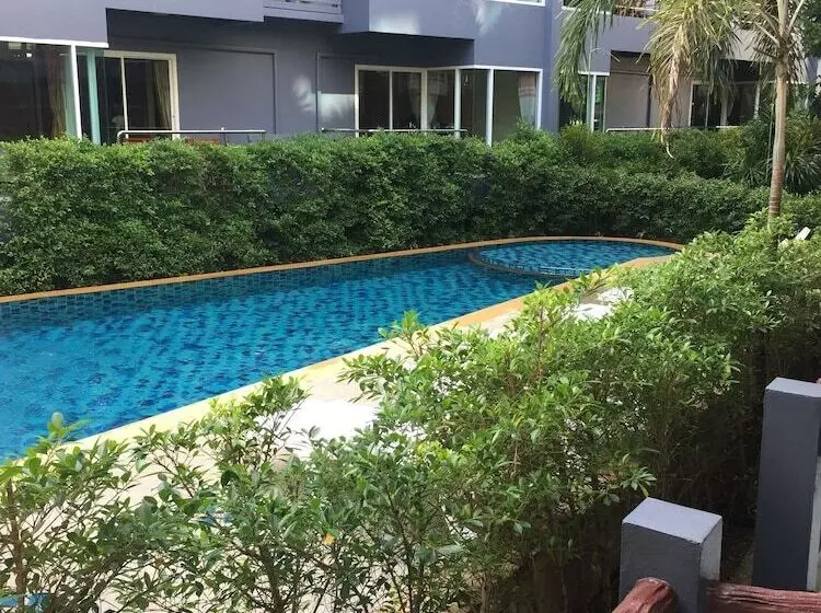 호텔 Aonang Village Resort