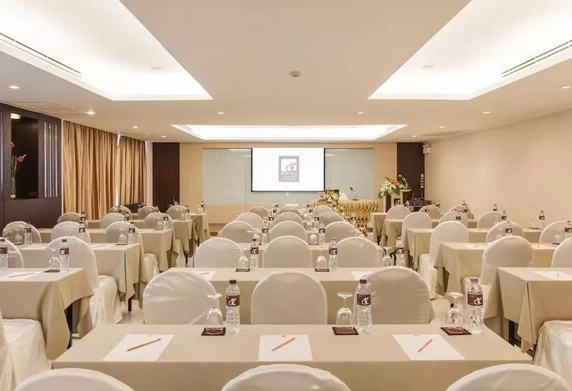 호텔 Fifth Pattaya Jomtien