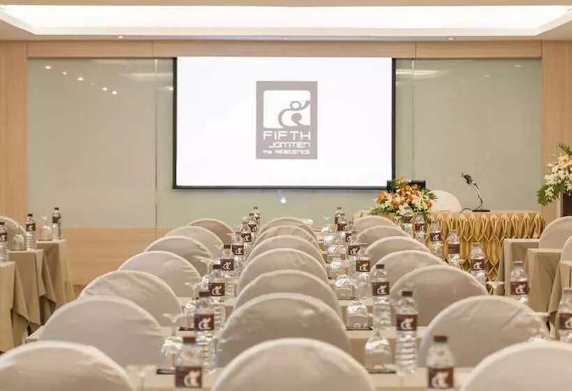 호텔 Fifth Pattaya Jomtien