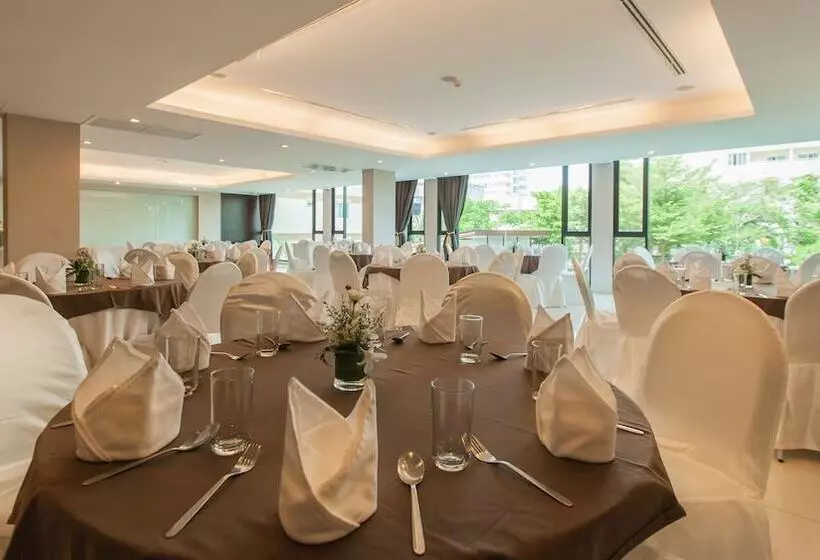 호텔 Fifth Pattaya Jomtien