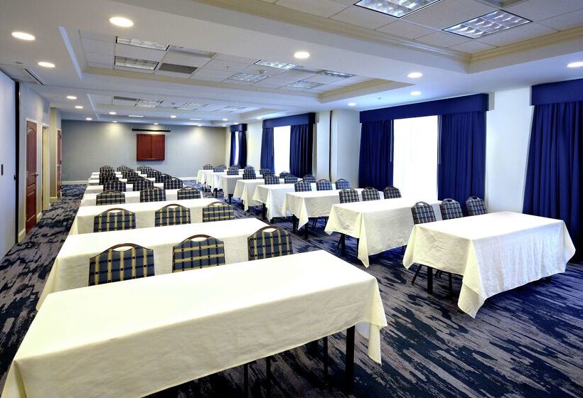 בית מלון כפרי Hampton Inn & Suites Clinton  I26