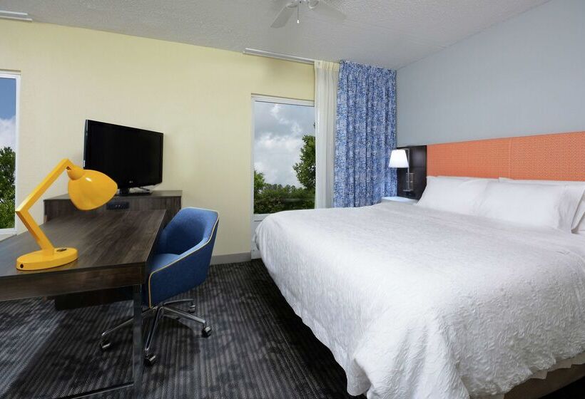 בית מלון כפרי Hampton Inn & Suites Clinton  I26