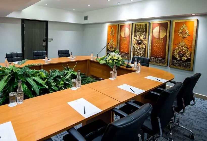 בית מלון כפרי Nouvo City