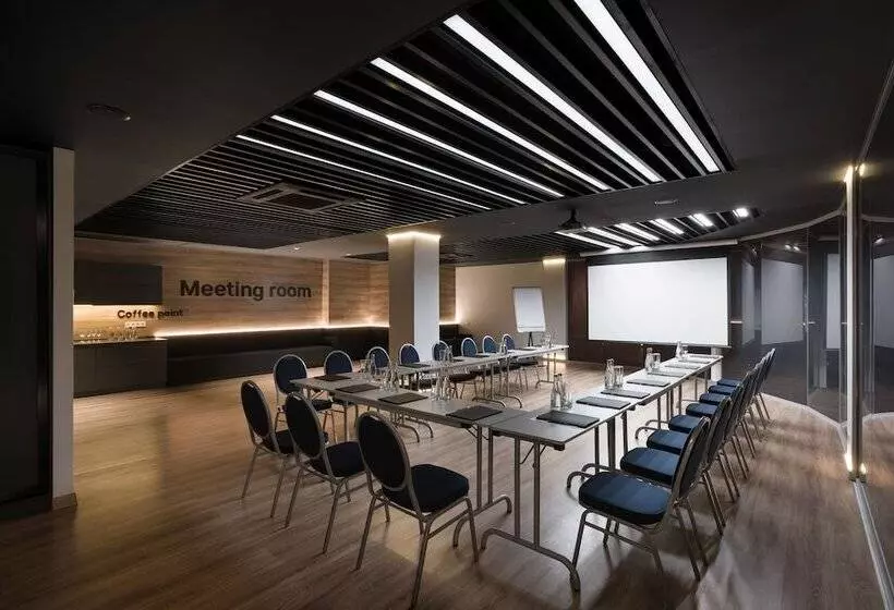 ホテル Onovo Dendra