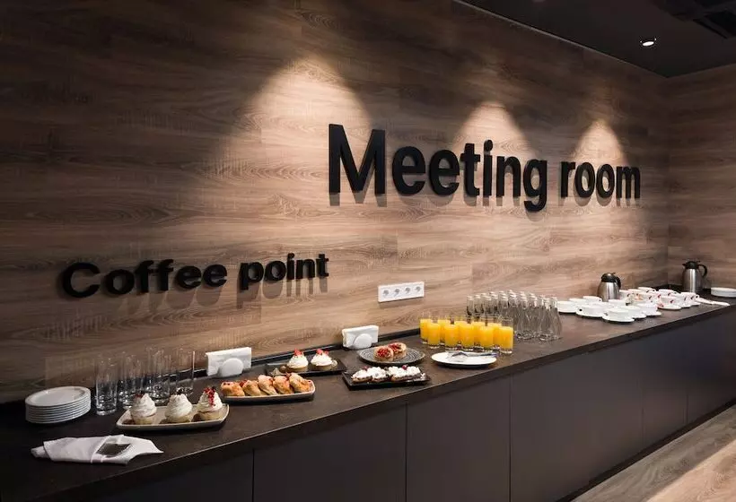 ホテル Onovo Dendra