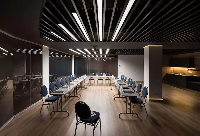 ホテル Onovo Dendra