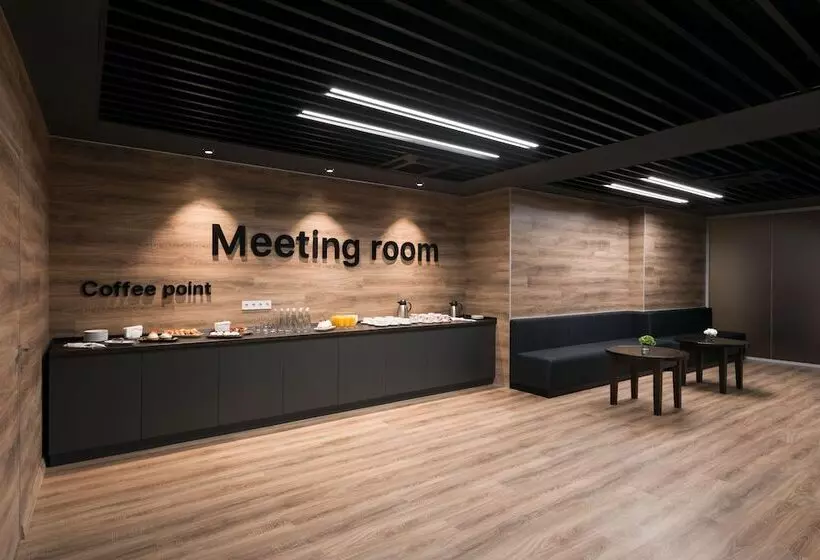 ホテル Onovo Dendra