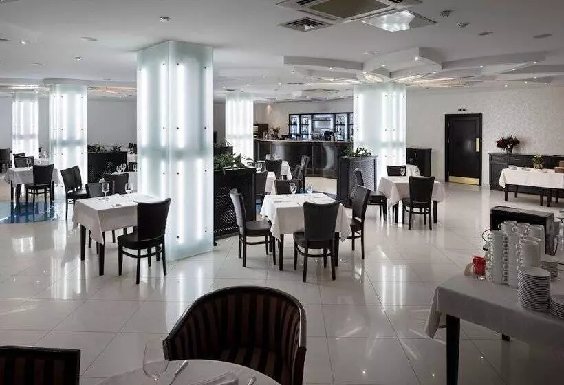 ホテル Onovo Dendra