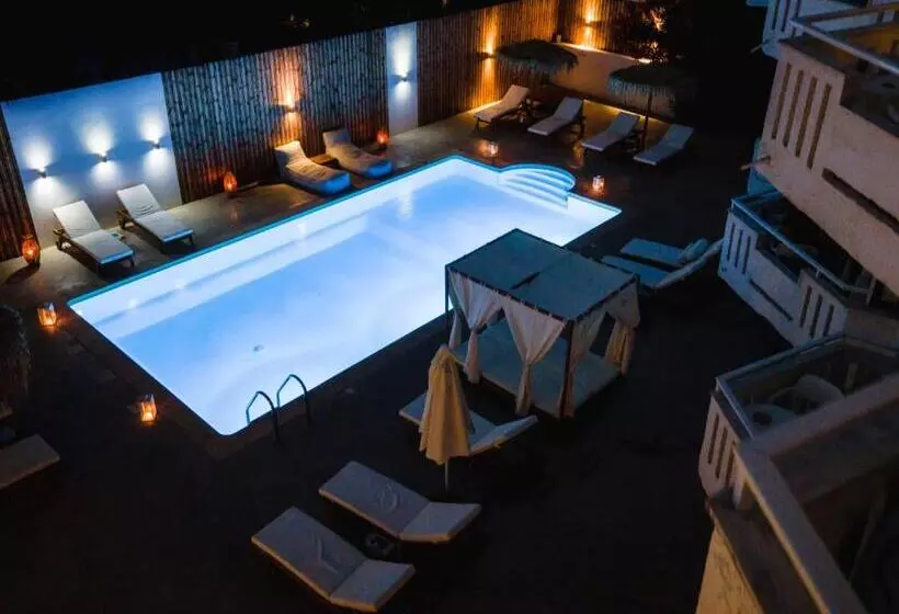 Seagull Hotel And Apartments